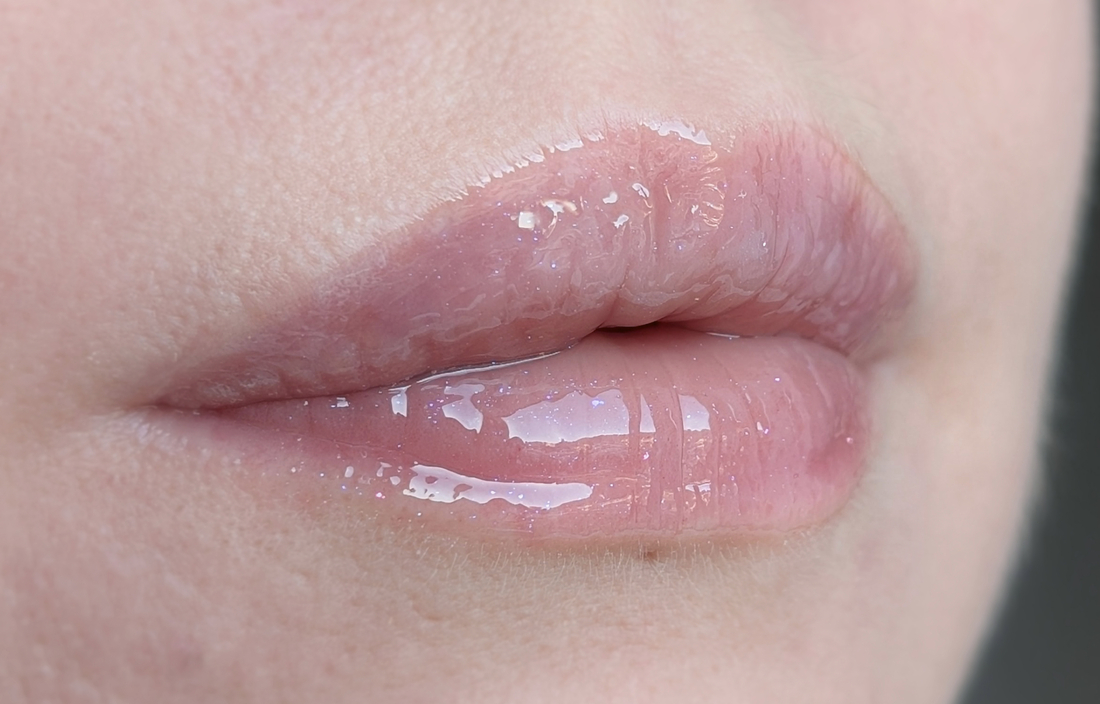 Wakemake Dewy Gel Maxi Gloss 01 Spicy Martini, дневной свет