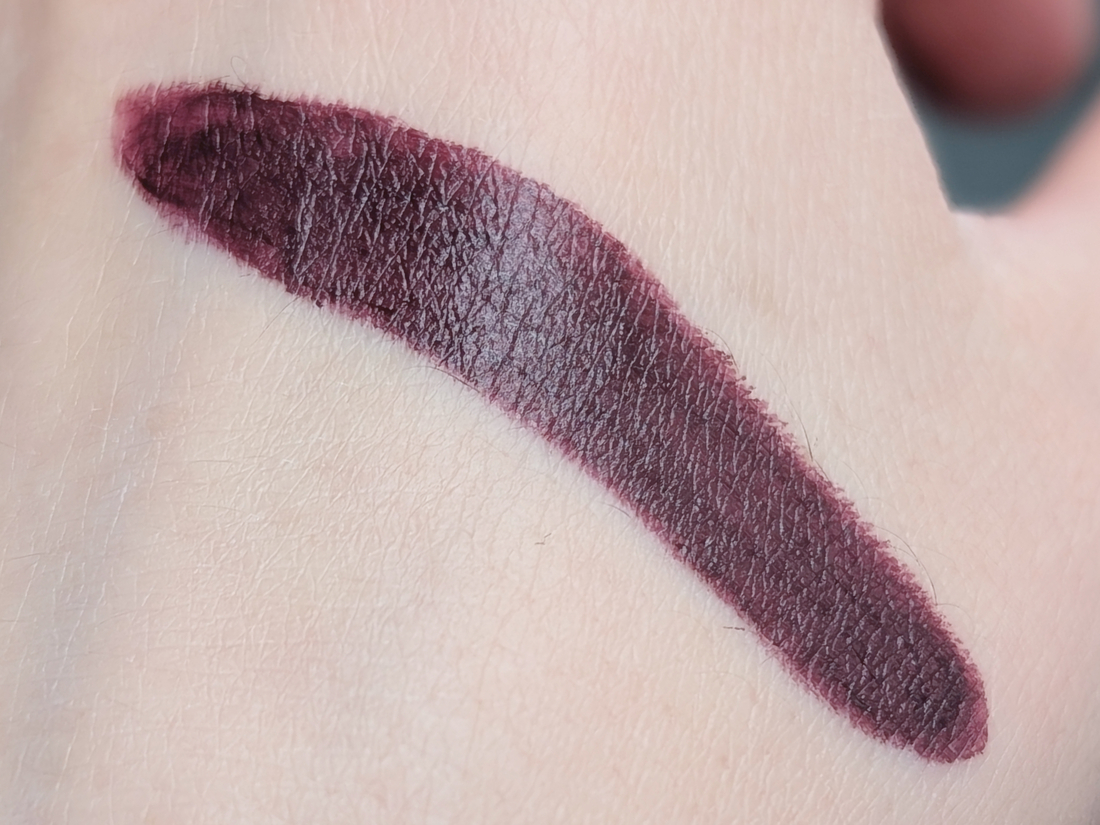 MAC Smoked Purple, несколько слоёв, яркий дневной свет