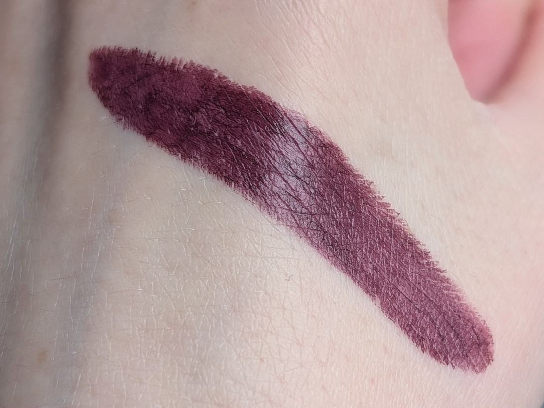 MAC Smoked Purple, один слой слой, холодный дневной свет