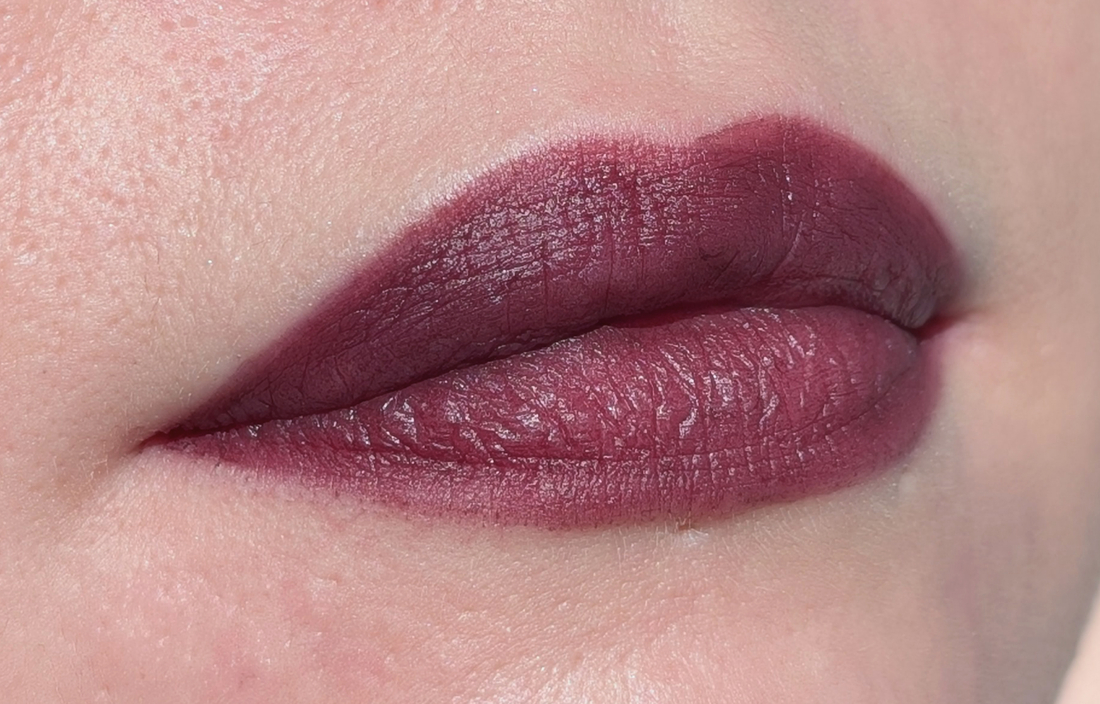 MAC Smoked Purple, тонкий слой кистью, солнце