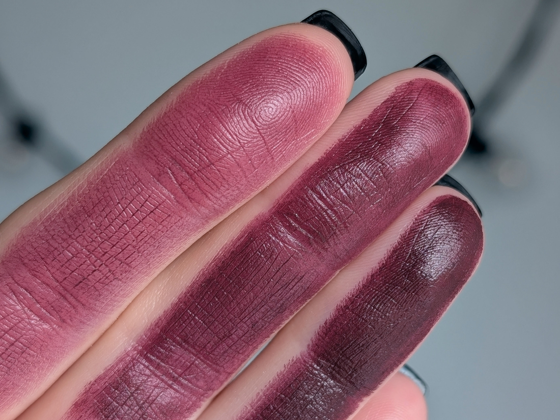 MAC Smoked Purple, в растушёвке/1 слой/несколько слоёв, дневной свет