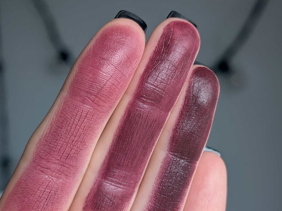 MAC Smoked Purple, в растушёвке/1 слой/несколько слоёв, дневной свет