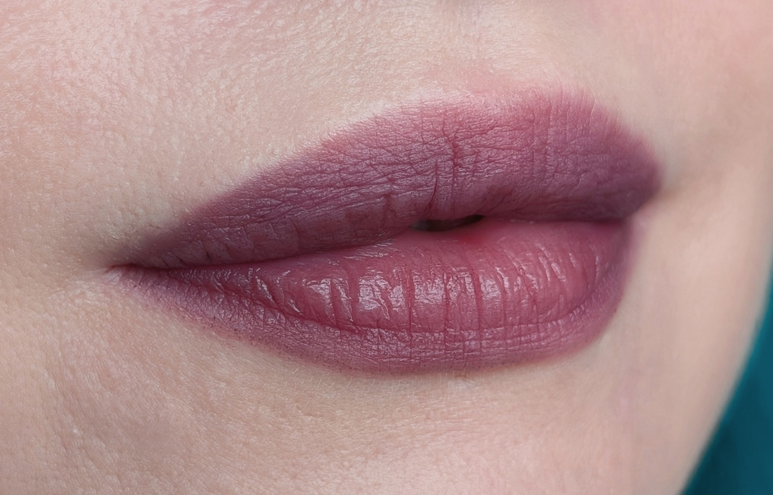 MAC Smoked Purple, в растушёвке, дневной свет