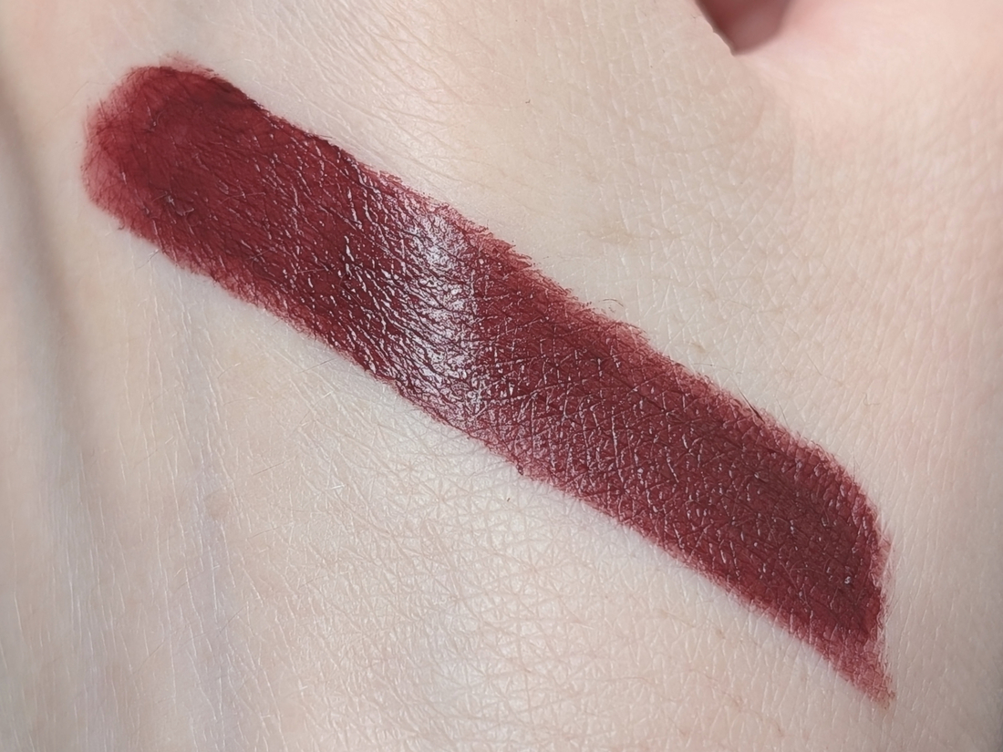 Hince Mood Enhancer Matte M010 Flair, несколько слоёв, дневной свет
