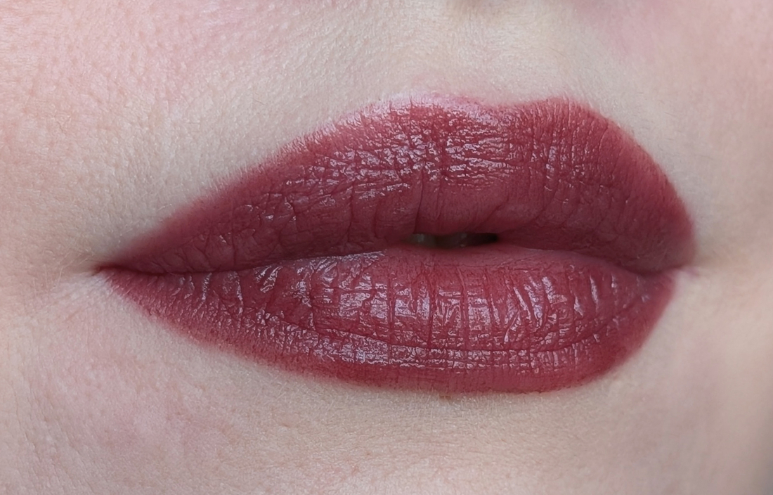 Hince Mood Enhancer Matte M010 Flair, 1 слой, дневной свет