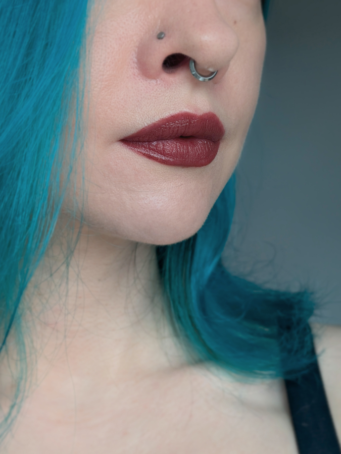 Hince Mood Enhancer Matte M010 Flair, 1 слой, дневной свет