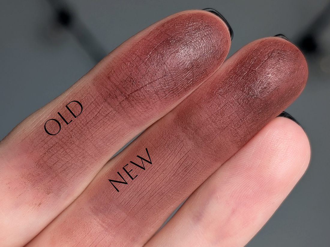 MAC Powder Kiss 984 Rekindled, плотный слой, дневной свет