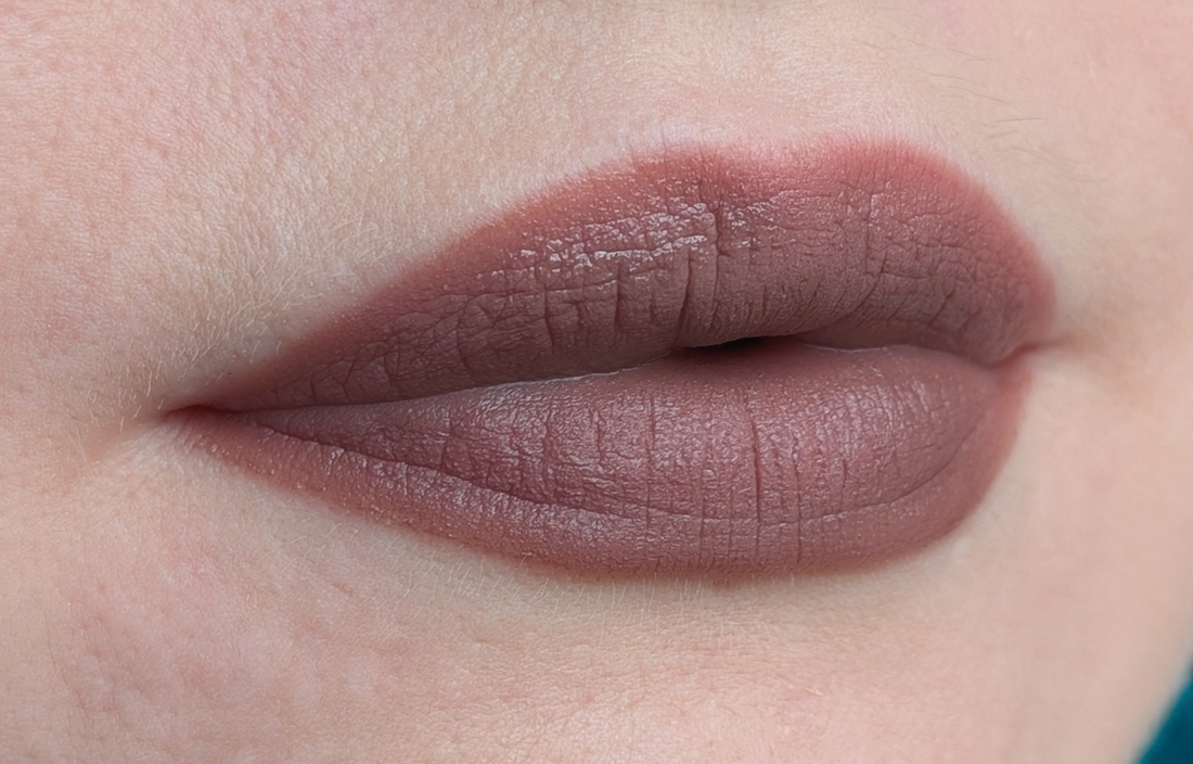 MAC Buffiest, два слоя, дневной свет