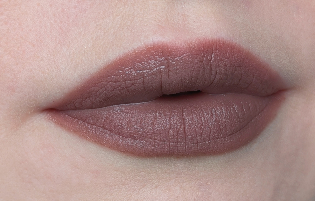 MAC Buffiest, два слоя, дневной свет