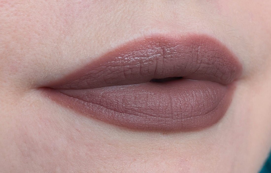 MAC Buffiest, два слоя, дневной свет