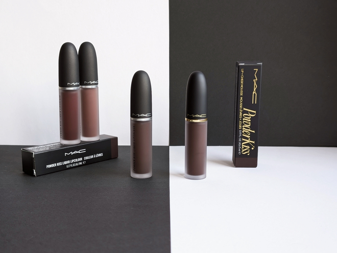 Сталкиваю лбами старую и новую формулу муссовой MAC Powder Kiss в оттенке Rekindled + обзор двух старичков: Buffiest и Pretty Pleats