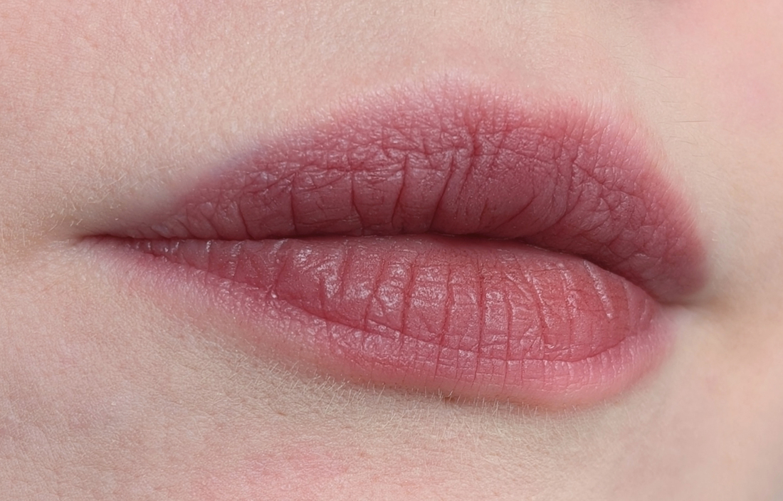 MAC Pretty Pleats!, растушёванный слой, дневной свет