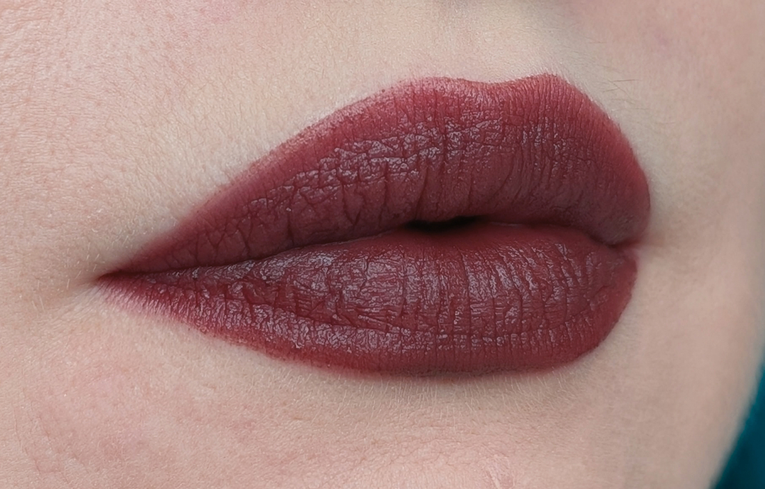 MAC Pretty Pleats!, один слой, дневной свет