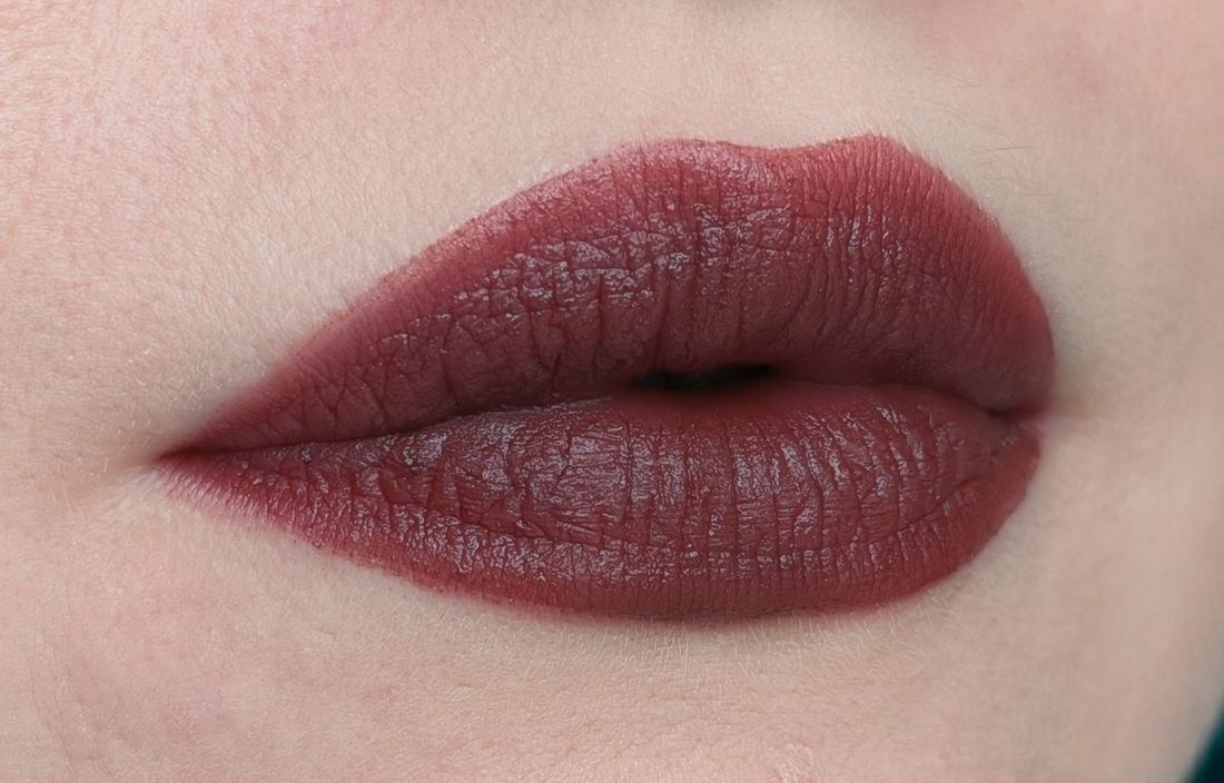 MAC Pretty Pleats!, один слой, дневной свет