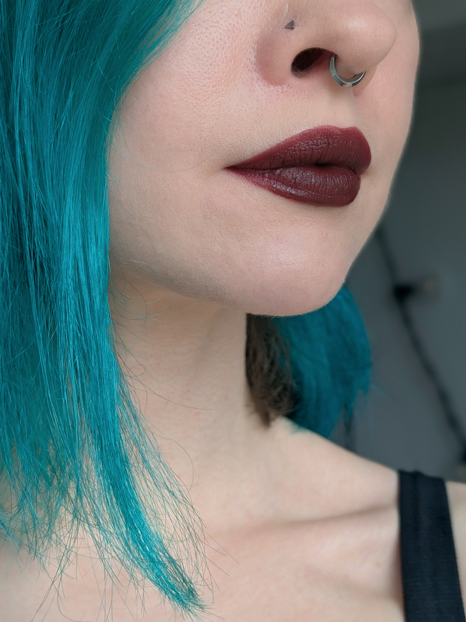 MAC Pretty Pleats!, два слоя, дневной свет