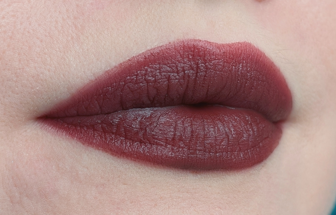 MAC Pretty Pleats!, один слой, дневной свет