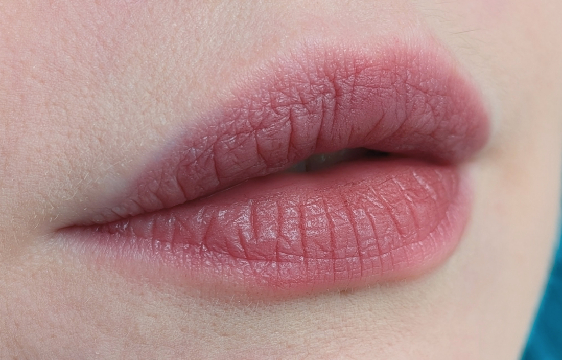 MAC Pretty Pleats!, растушёванный слой, дневной свет