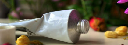 Прекрасный натуральный ночной крем с поликислотами от Олеси Мустаевой, работающий на мне о-о-очень медленно