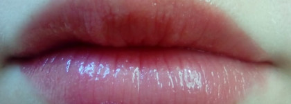 Он смог меня удивить. Блеск для губ L'Oreal Shine Caresse в оттенке 102 Romy