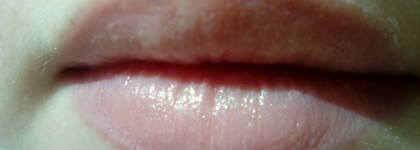 Полюбившаяся мне помада-бальзам Mini Sheer от Essence