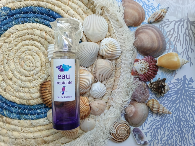 День на пляже. Sisley Eau Tropicale