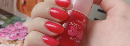Red Week. Essence Glossy Jelly Nail Polish 02 Candy Gloss и 03 Sugar High