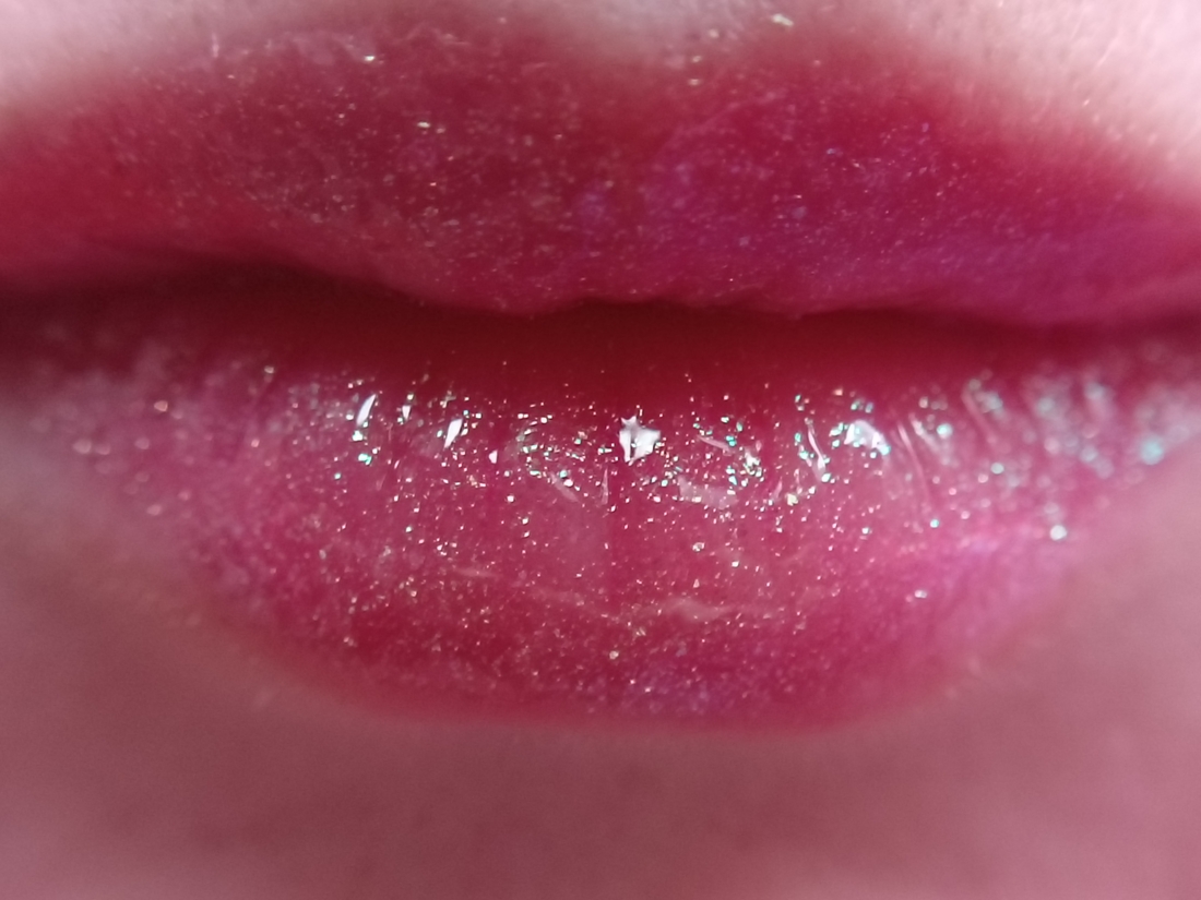 Influence Beauty Creatium Lip Gloss Блеск для губ с дуохромным сиянием и зеркальным финишем