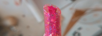 Атмосфера праздника. Essence Xmas Kisses Tinting Lipglow