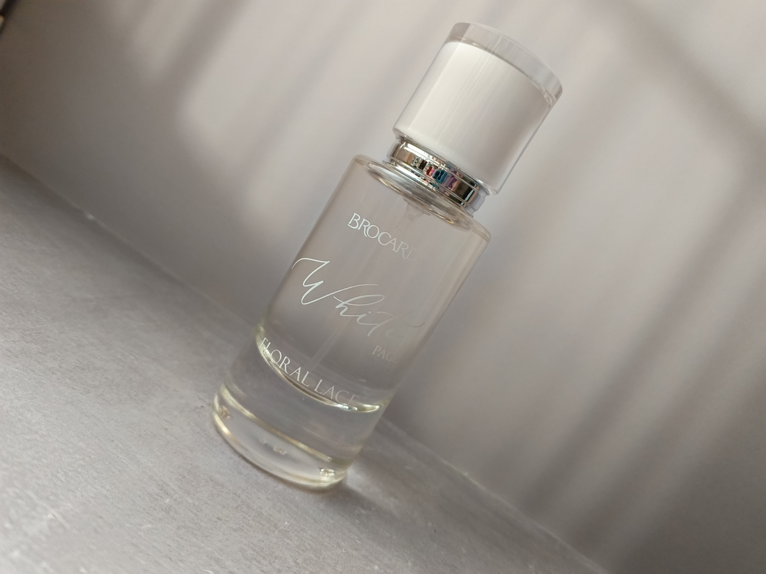 Brocard White Page Floral Lace