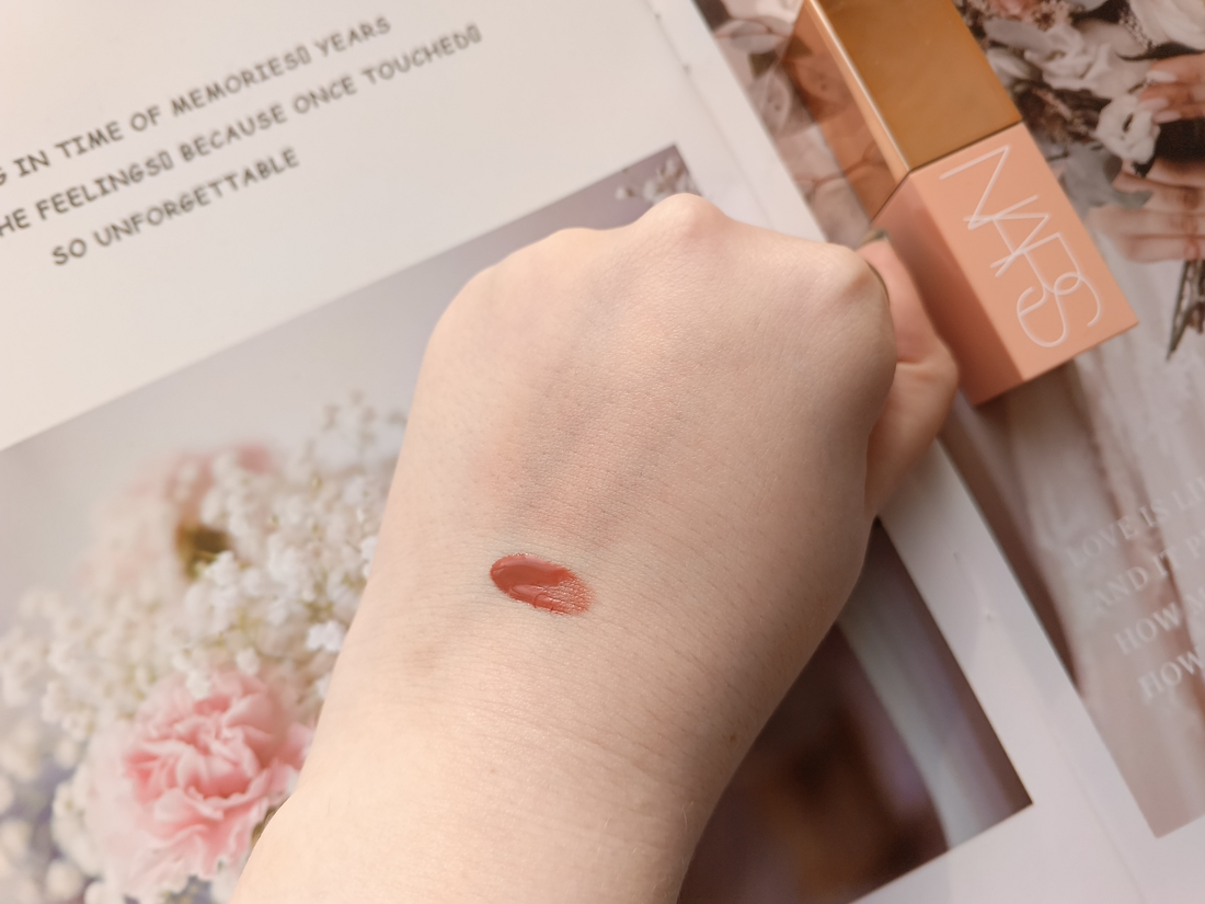 свотчи Nars Afterglow Liquid Blush Жидкие румяна в оттенке Dolce Vita