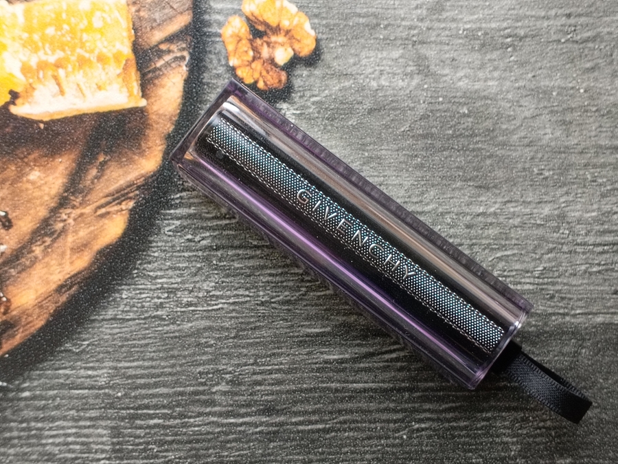 Givenchy Rouge Interdit Vinyl №16 Noir Revelateur