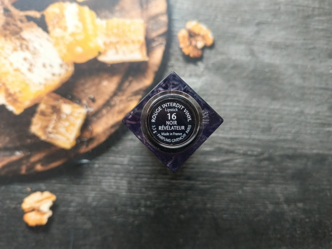 оттенок Givenchy Rouge Interdit Vinyl №16 Noir Revelateur