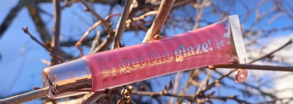 Чудовищный блеск для губ Essence Get The Glaze Lip Cream №01 Vanilla Strawberry Drip