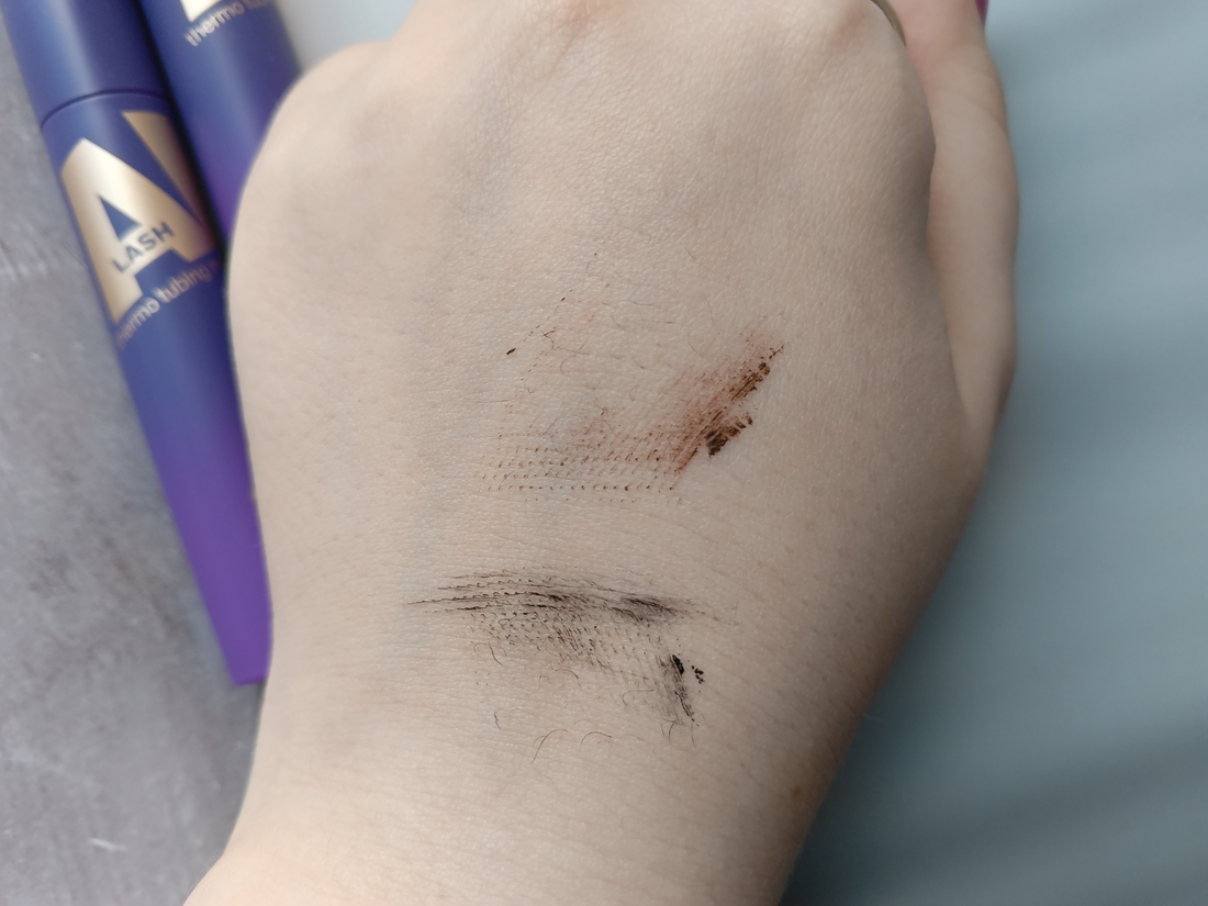 ниже черная тушь, выше коричневая