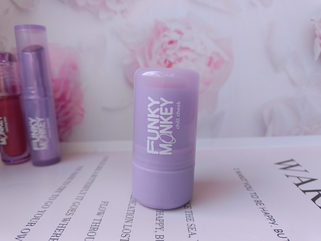 Палитра месяца. Funky Monkey Chill Cheek Румяна в стике №03 Пыльная Роза