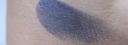 Поговорим о нереально красивом синем оттенке теней Maybelline