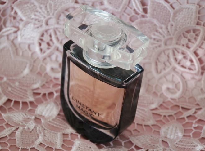 Миндально-ванильная пудра во флаконе Guerlain L'Instant Magic,Eau De Parfum