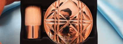 Dior Glowing Gardens Collection Spring 2016 - Пудра-хайлайтер Diorskin Nude Air Compact Powder #001 Glowing Pink — светящийся розовый нюд