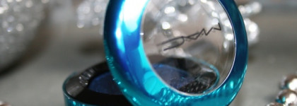 Пигмент для глаз Pigment «Moon Is Blue — королевский синий» от MAC