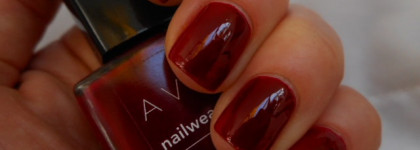 Лак для ногтей Вишневый соблазн/Cherry Jubeilee Y 0354