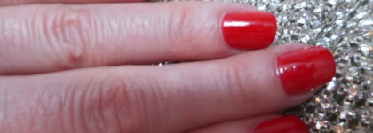 Гусиные лапки с лаком для ногтей от Avon nailwear pro+, Неотразимый красный/Red Bombshell