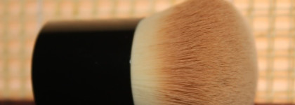 Вторая кожа или рассыпчатая пудра Chanel Vitalumiere Loose Powder Foundation Spf15 With Mini Kabuki Brush № 30