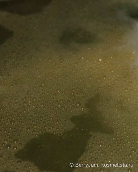 Дух праздника крадется незаметно с Бомбой для ванны от Lush Золотое чудо