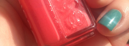 Летний маникюр с Essie Nail Polish 266 naughty nautical и Essie Nail Polish 268 sunday funday