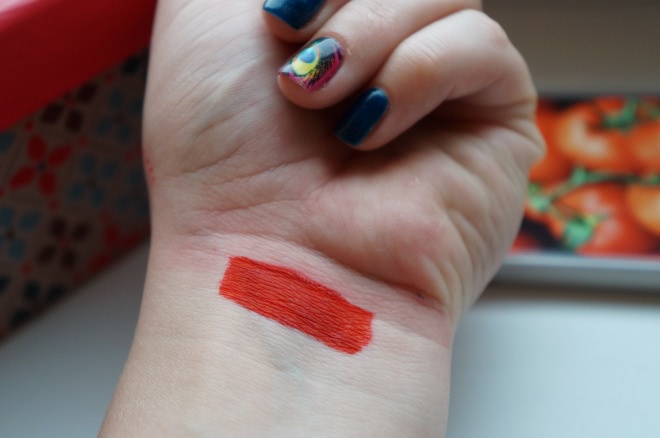Алая, классная, как томат красная: Sleek Matte Me в оттенке Rioja Red #433