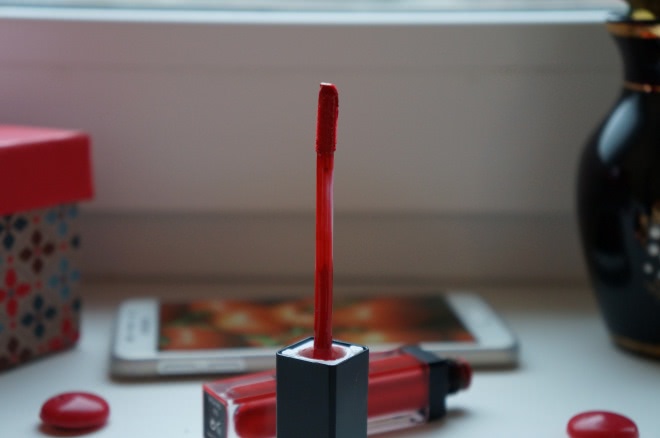 Алая, классная, как томат красная: Sleek Matte Me в оттенке Rioja Red #433