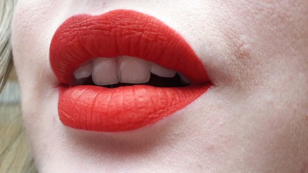 Алая, классная, как томат красная: Sleek Matte Me в оттенке Rioja Red #433
