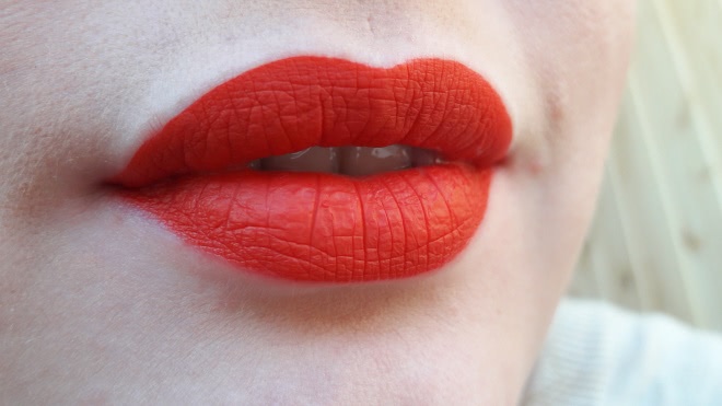 Алая, классная, как томат красная: Sleek Matte Me в оттенке Rioja Red #433