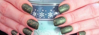 Золотые искры на рождественской хвое