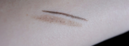 Два продукта для бровей от Catrice et Essence